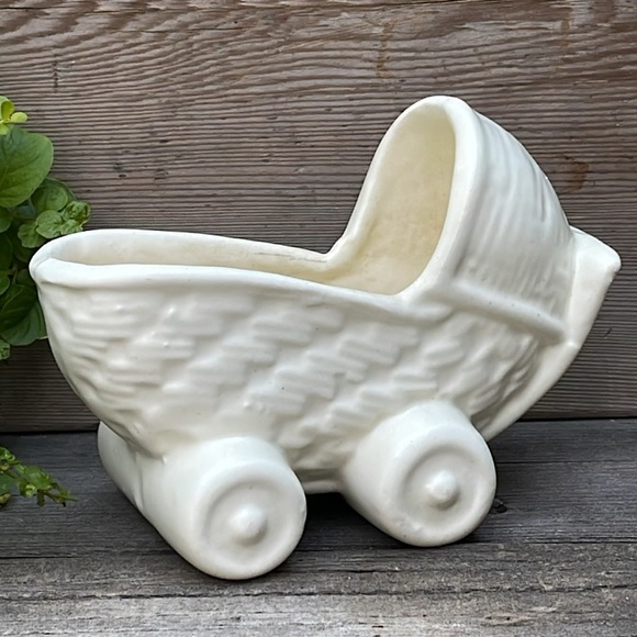 Vintage White Pottery Baby Shoe and Bassinet Indoor Planters :: Lot of 2 - Picture 11 of 16